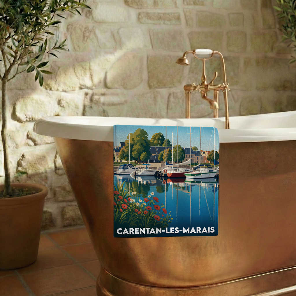 Serviette de bain souvenir de la ville de Carentan-les-Marais avec une illustration stylisée de son port.