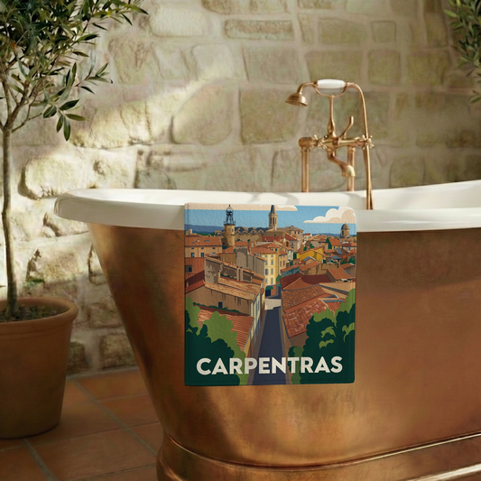 Serviette de bain souvenir de la ville de Carpentras avec une illustration stylisée.