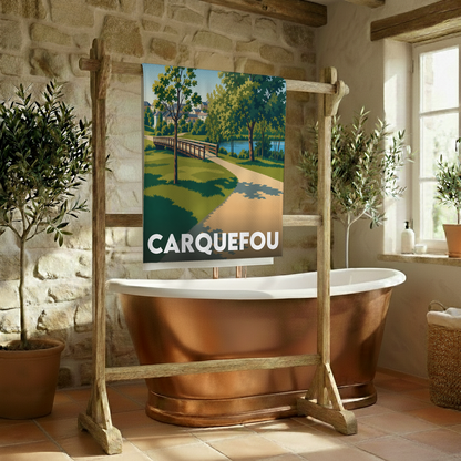 Serviette de bain souvenir de la ville de Carquefou avec une illustration stylisée.