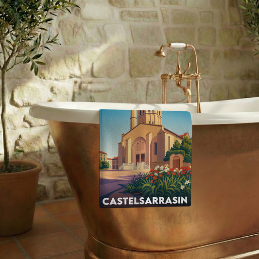 Serviette de bain souvenir de la ville de Castelsarrasin avec une illustration stylisée.