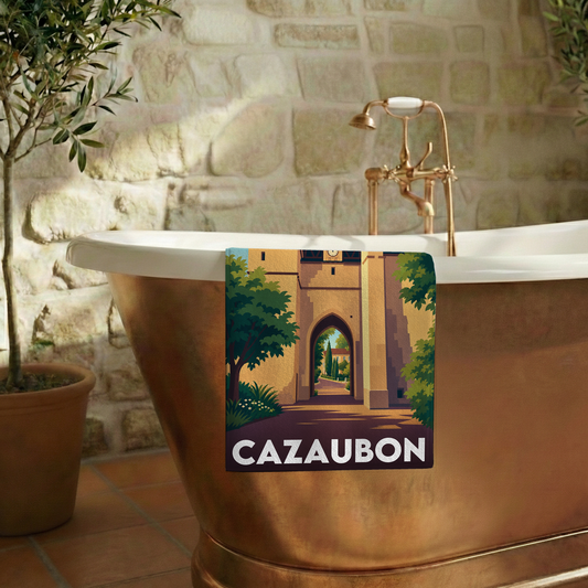 Serviette de bain souvenir de la ville de Cazaubon avec une illustration stylisée.