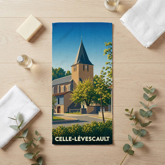 Serviette de bain souvenir de la ville de Celle-Lévescault avec une illustration stylisée de son église.