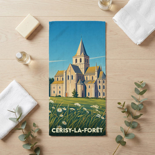 Serviette de bain souvenir de la ville de Cerisy-la-Forêt avec une illustration stylisée de son abbaye.