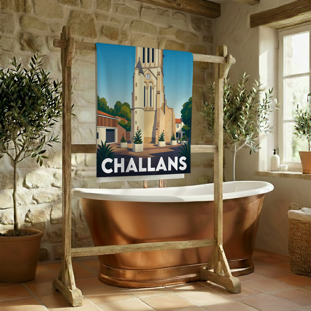 Serviette de bain souvenir de la ville de Challans avec une illustration stylisée.