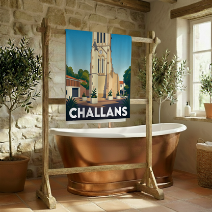 Serviette de bain souvenir de la ville de Challans avec une illustration stylisée.
