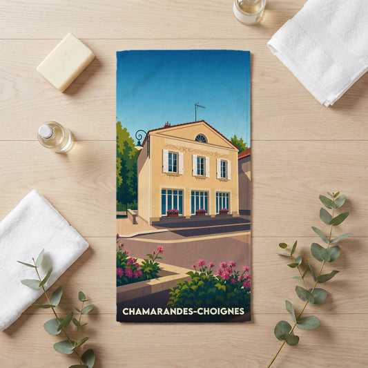 Serviette de bain souvenir de Chamarandes-Choignes avec une illustration stylisée de la mairie.