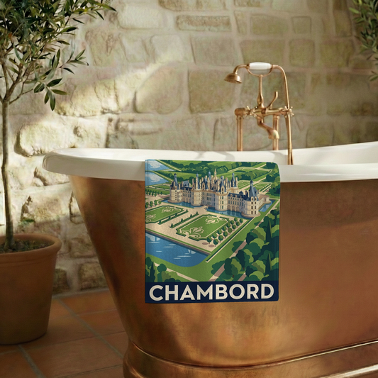 Serviette de bain souvenir de la ville de Chambord avec une illustration stylisée du célèbre château.