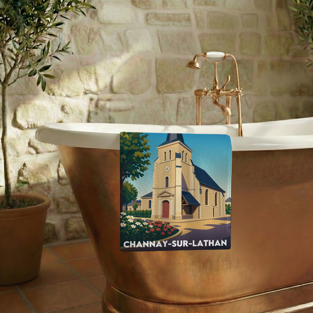 Serviette de bain souvenir de la ville de Channay-sur-Lathan avec une illustration stylisée.