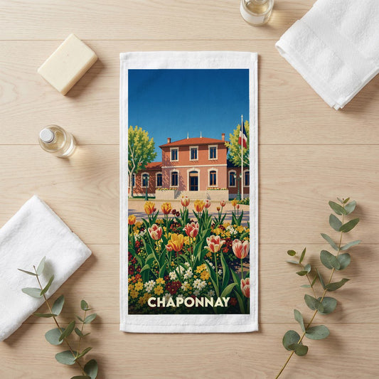Serviette de bain souvenir de la ville de Chaponnay avec une illustration stylisée d'un bâtiment et de tulipes.