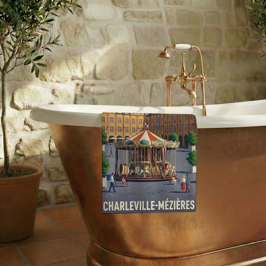 Serviette de bain souvenir de la ville de Charleville-Mézières avec une illustration stylisée d'un carrousel.