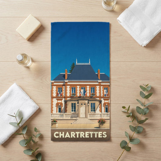Serviette de bain souvenir de la ville de Chartrettes avec une illustration stylisée de sa mairie.