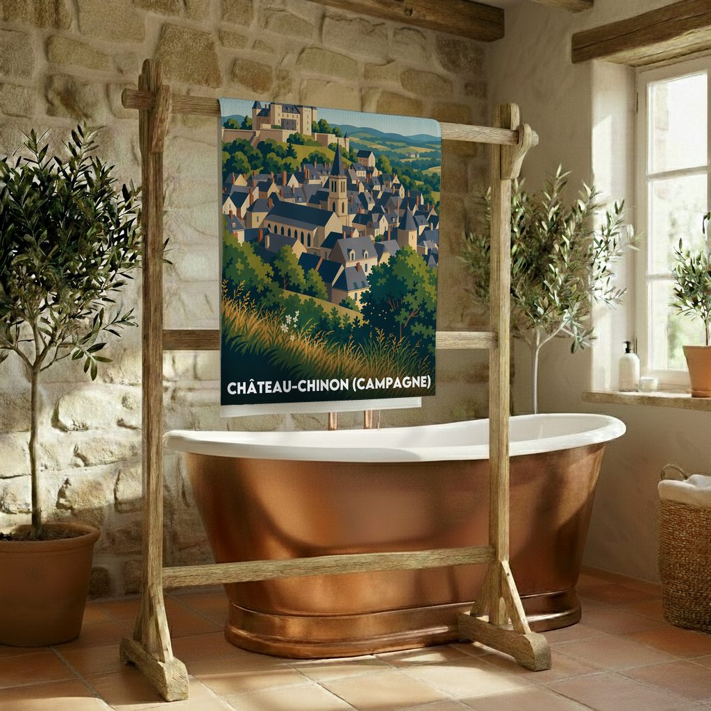Serviette de bain souvenir de la ville de Château-Chinon (Campagne) avec une illustration stylisée.