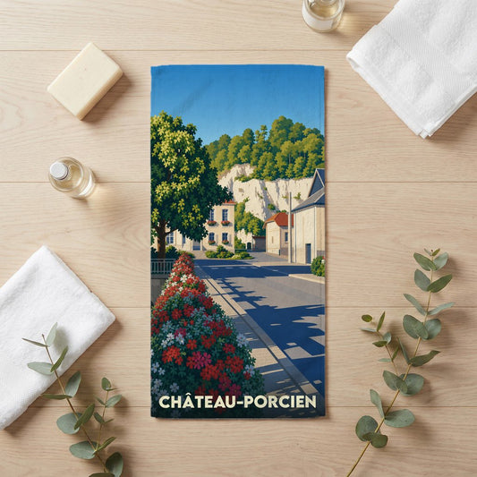 Serviette de bain souvenir de Château-Porcien ornée d'une illustration stylisée du village.