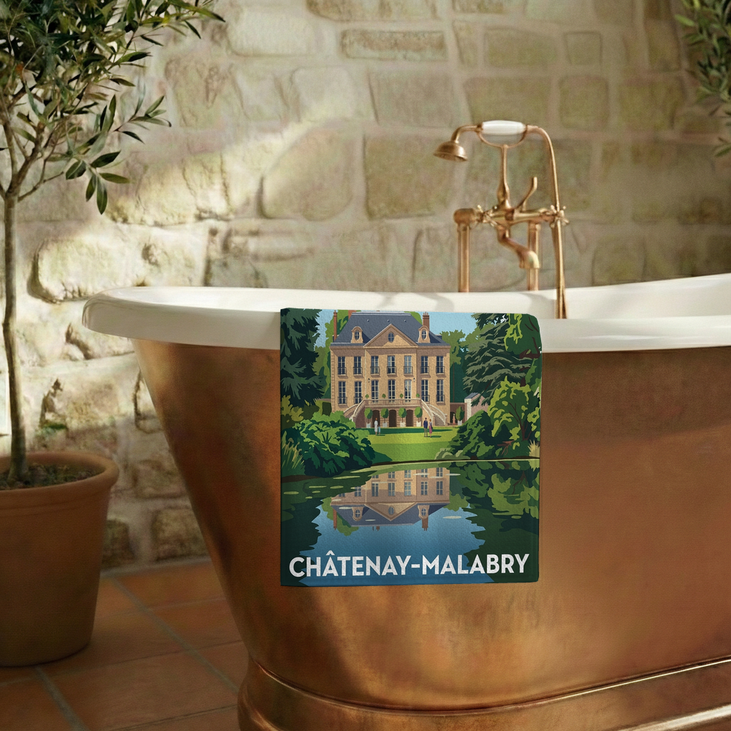 Serviette de bain souvenir de la ville de Châtenay-Malabry avec une illustration stylisée d'un manoir au bord de l'eau.