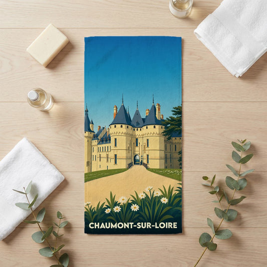 Serviette de bain souvenir de la ville de Chaumont-sur-Loire illustrant son château dans un style vintage.