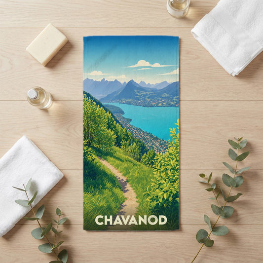 Serviette de bain souvenir de la ville de Chavanod illustrée d'un paysage montagneux surplombant un lac.