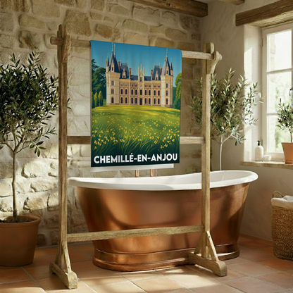 Serviette de bain souvenir de la ville de Chemillé-en-Anjou avec une illustration stylisée d'un château.