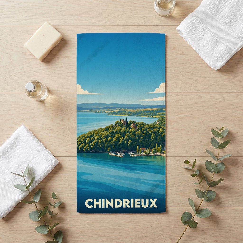 Serviette de bain souvenir de la ville de Chindrieux avec une illustration stylisée d'un paysage de lac.