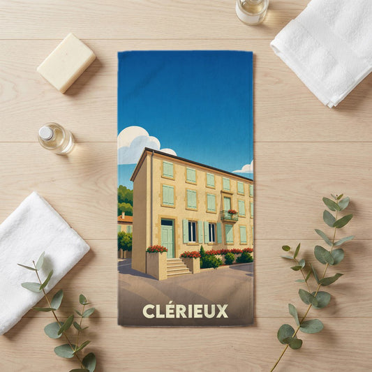 Serviette de bain souvenir de la ville de Clérieux avec une illustration stylisée d'un bâtiment provençal.