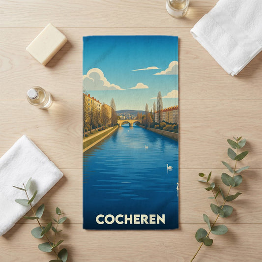 Serviette de bain souvenir de la ville de Cocheren avec une illustration stylisée d'un canal et de cygnes.