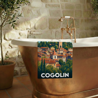 Serviette de bain souvenir de la ville de Cogolin avec une illustration stylisée.
