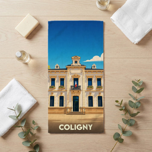Serviette de bain souvenir de la ville de Coligny avec une illustration stylisée de son hôtel de ville.