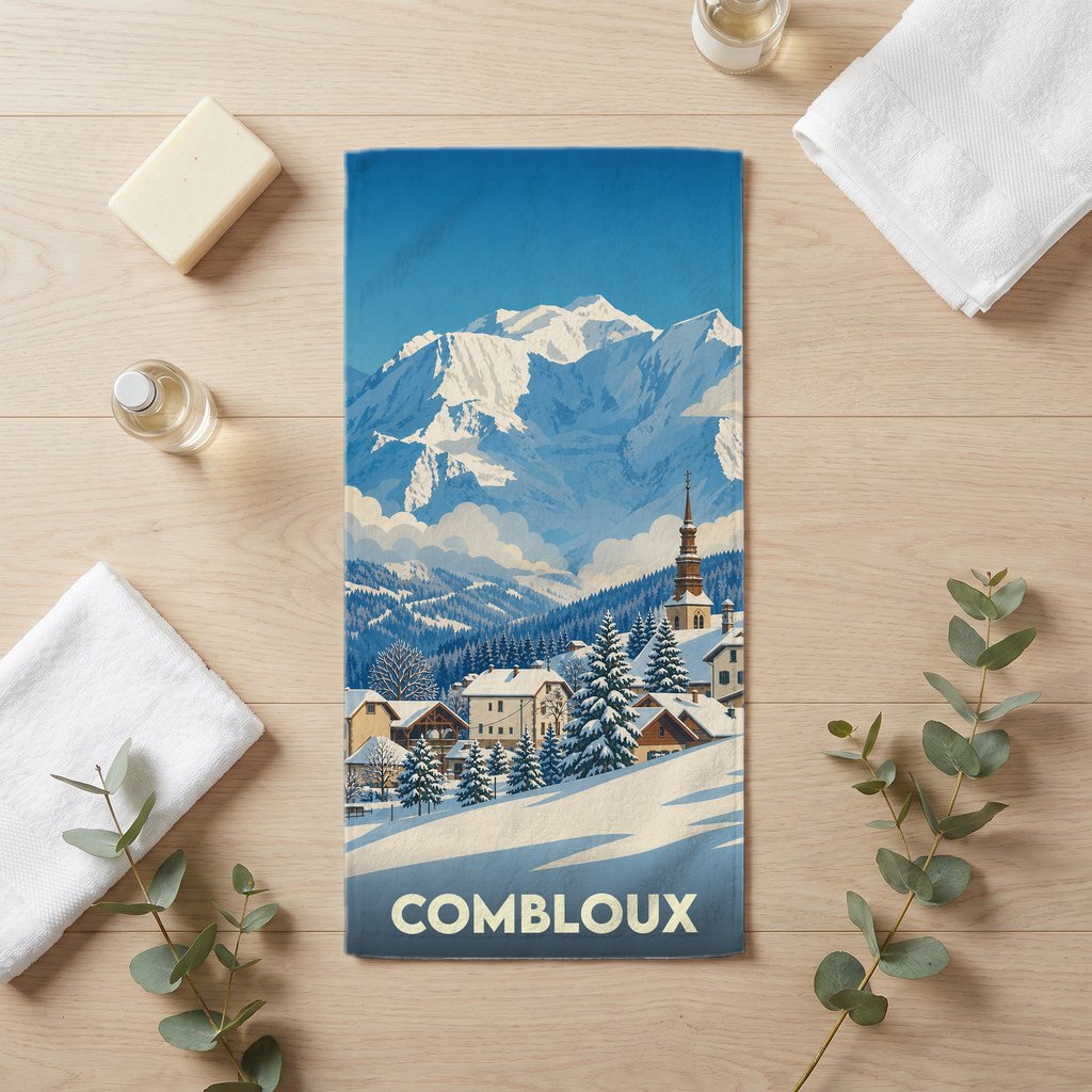Serviette de bain souvenir de la ville de Combloux ornée d'une illustration hivernale de montagne.