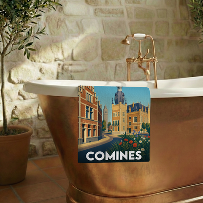 Serviette de bain souvenir de la ville de Comines avec une illustration stylisée.