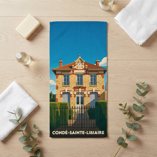 Serviette de bain souvenir de la ville de Condé-Sainte-Libiaire avec une illustration stylisée d'un bâtiment historique.