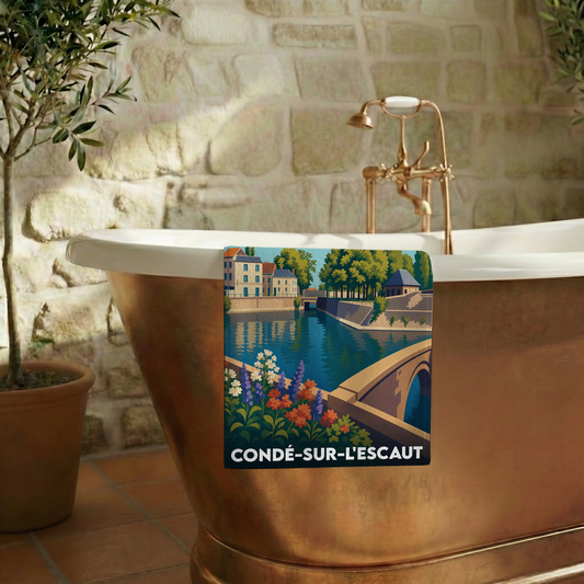 Serviette de bain souvenir de la ville de Condé-sur-l'Escaut avec une illustration stylisée.