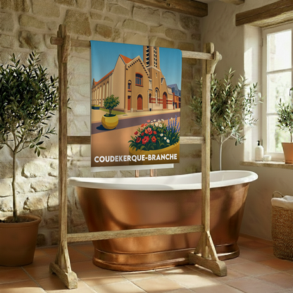 Serviette de bain souvenir de la ville de Coudekerque-Branche avec une illustration stylisée.