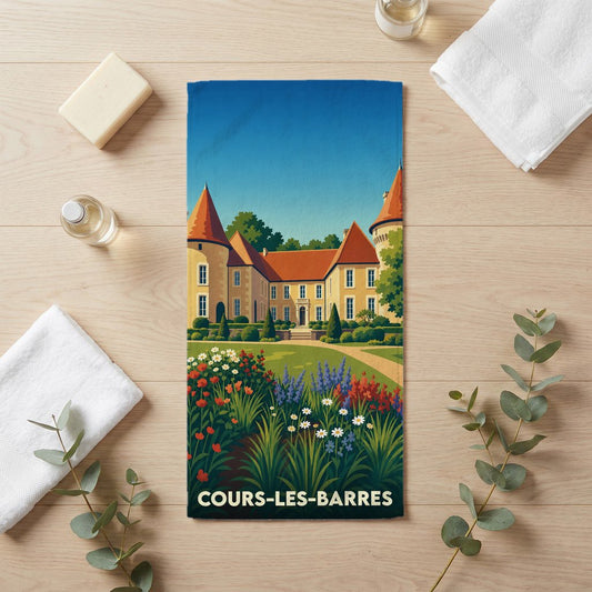 Serviette de bain souvenir de la ville de Cours-les-Barres illustrée par un château entouré de jardins fleuris.
