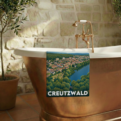 Serviette de bain souvenir de la ville de Creutzwald avec une illustration stylisée.