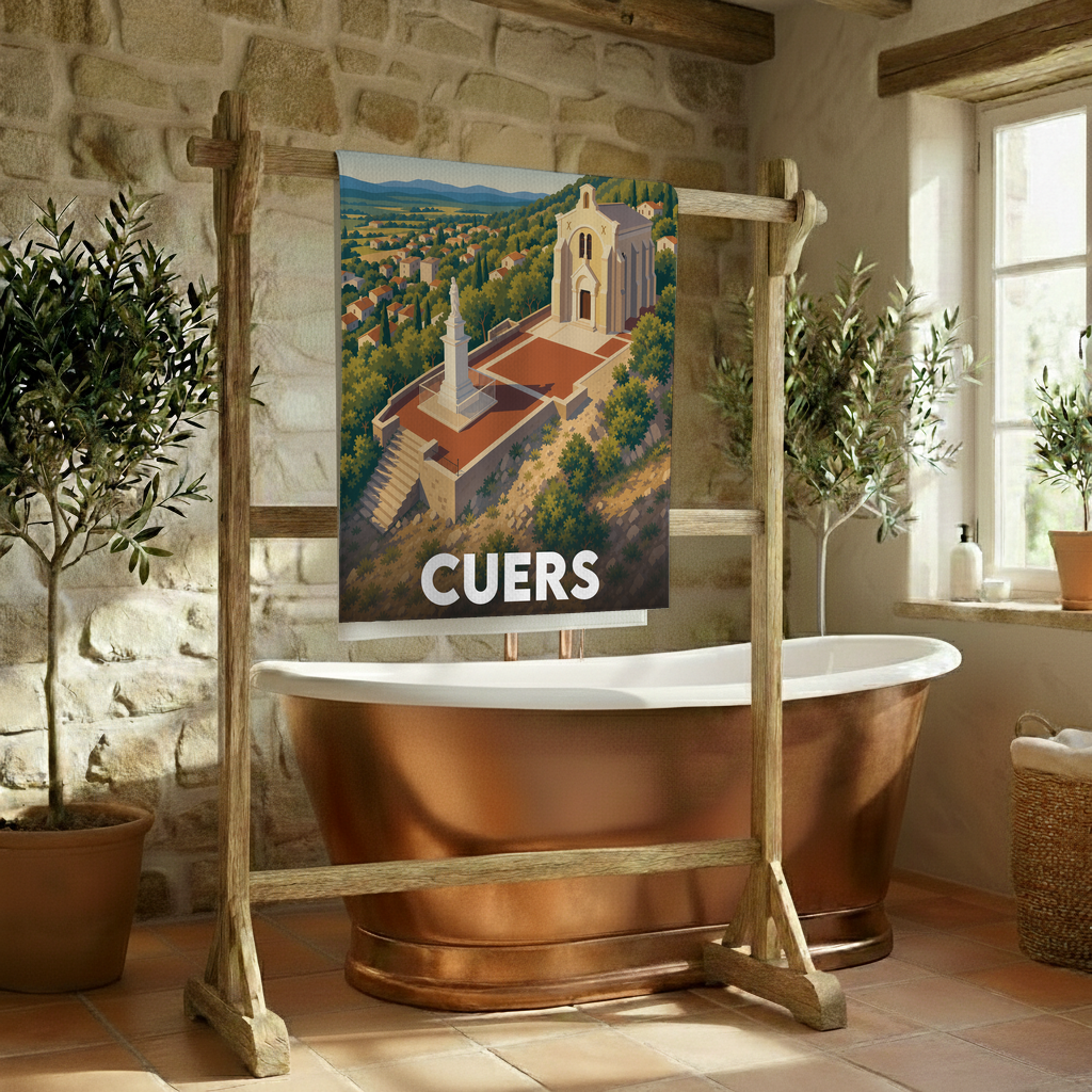 Serviette de bain souvenir de la ville de Cuers avec une illustration stylisée.