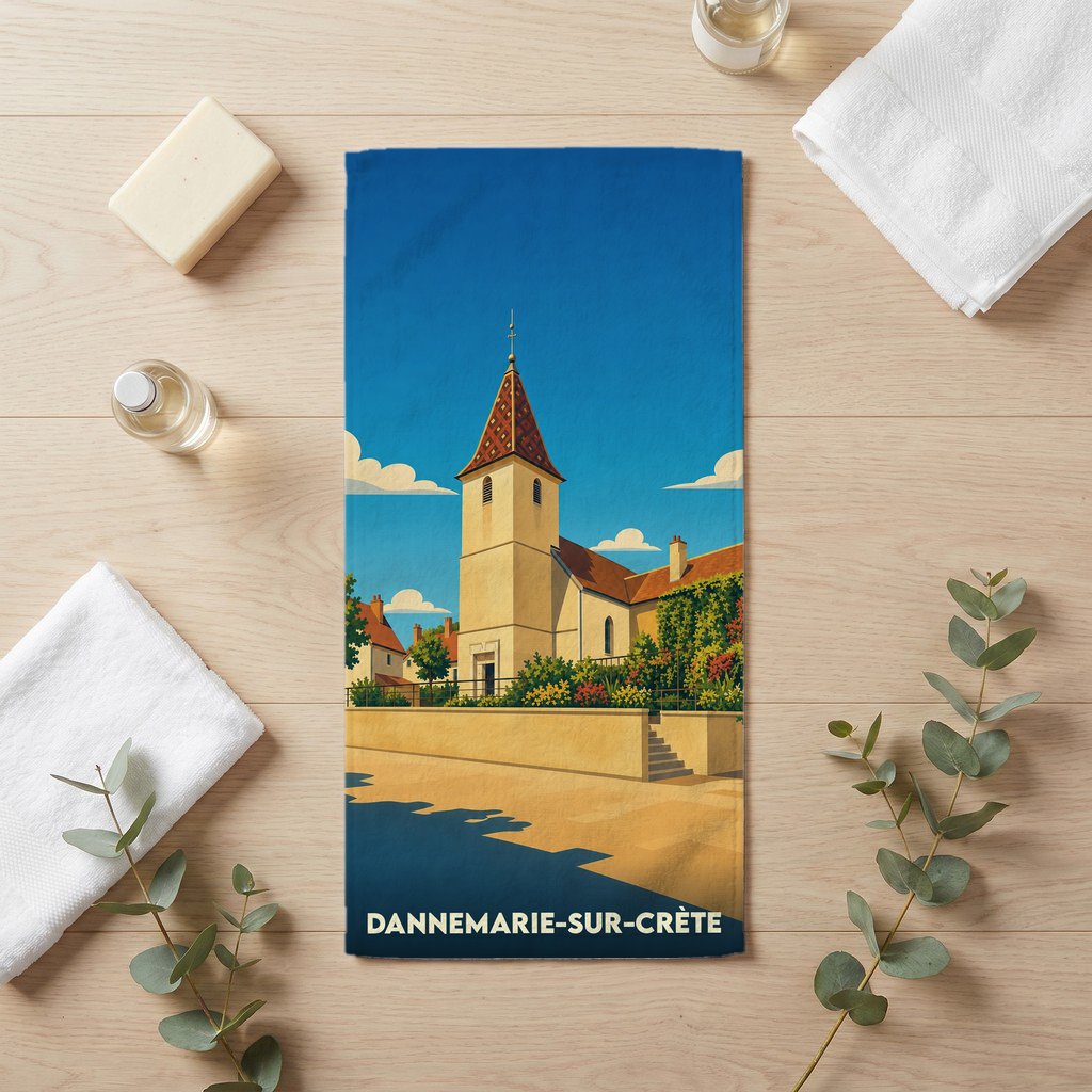 Serviette de bain souvenir de Dannemarie-sur-Crète avec une illustration stylisée de son église.
