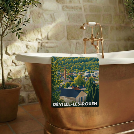 Serviette de bain souvenir de la ville de Déville-lès-Rouen avec une illustration paysagère stylisée.