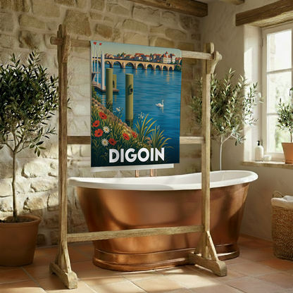 Serviette de bain souvenir de la ville de Digoin avec une illustration stylisée des bords de Loire.