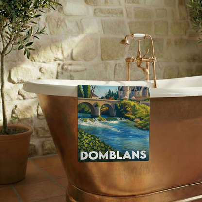 Serviette de bain souvenir de la ville de Domblans avec une illustration stylisée.