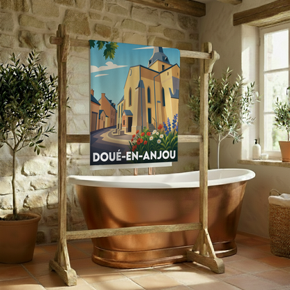 Serviette de bain souvenir de la ville de Doué-en-Anjou avec une illustration stylisée.