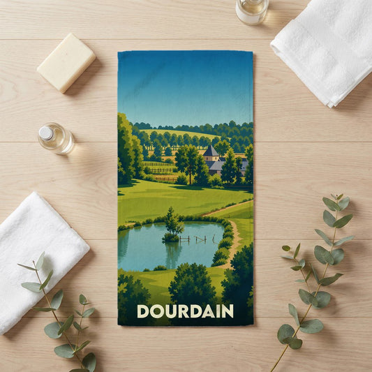 Serviette de bain souvenir de la ville de Dourdain avec une illustration de paysage champêtre.