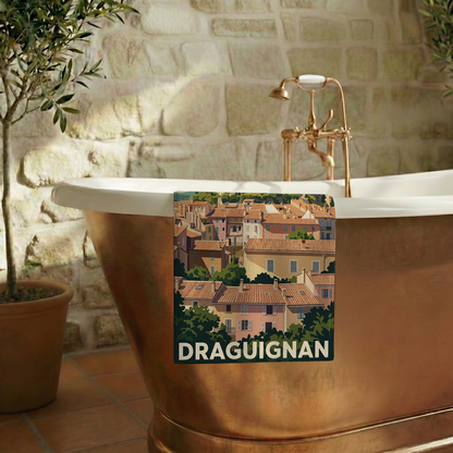Serviette de bain souvenir de la ville de Draguignan avec une illustration stylisée de ses maisons.