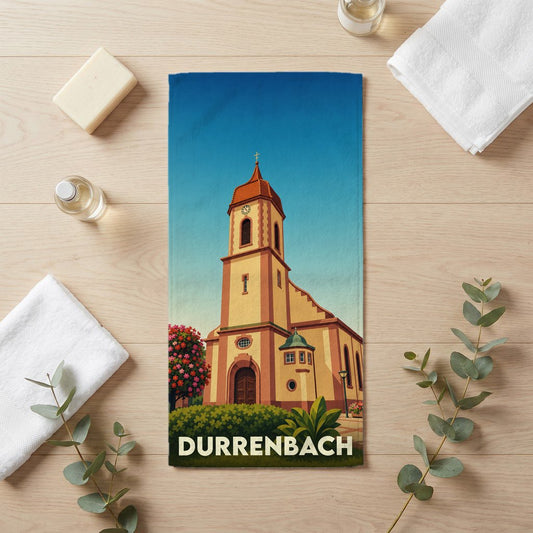 Serviette de bain souvenir de la ville de Durrenbach ornée d'une illustration stylisée de son église.