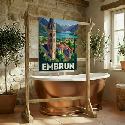 Serviette de bain souvenir de la ville d'Embrun avec une illustration stylisée.