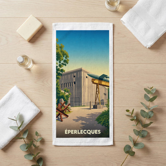 Serviette de bain souvenir de la ville d'Éperlecques avec une illustration stylisée d'un blockhaus.