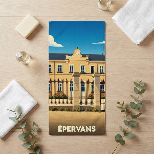Serviette de bain souvenir de la ville d'Épervans avec une illustration stylisée de sa mairie.