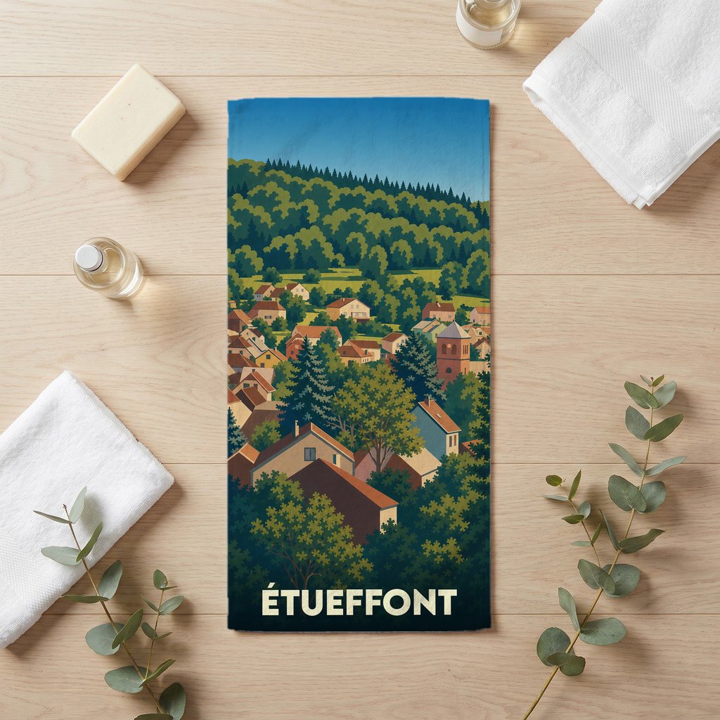 Serviette de bain souvenir de la ville de Étueffont avec une illustration stylisée de son paysage vallonné.