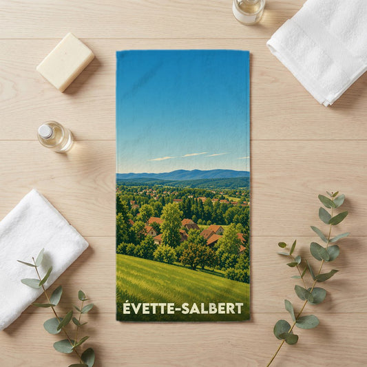 Serviette de bain souvenir de la ville de Évette-Salbert avec une illustration stylisée de paysages vallonnés.