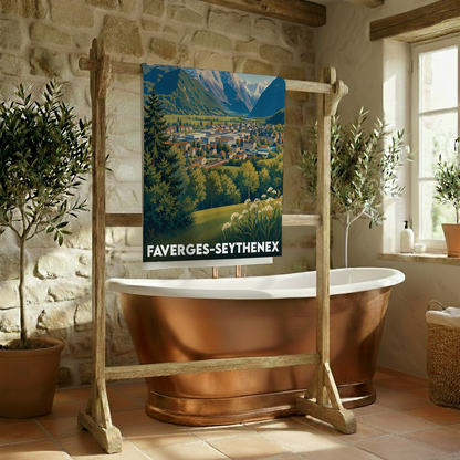Serviette de bain souvenir de Faverges-Seythenex arborant une illustration vintage des montagnes et de la ville.