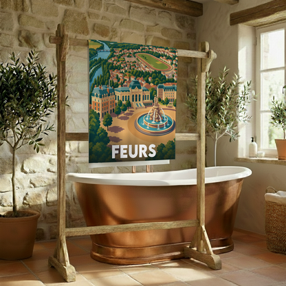 Serviette de bain souvenir de la ville de Feurs avec une illustration stylisée et colorée.