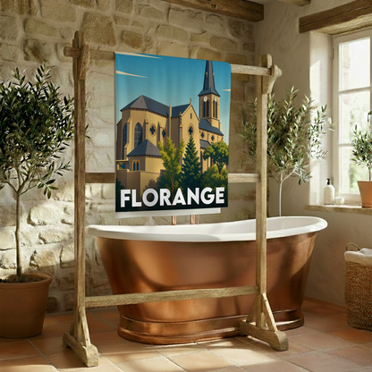 Serviette de bain souvenir de la ville de Florange avec une illustration stylisée de son église.